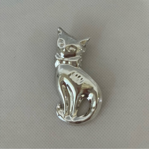 Vintage Jewelry - Sterling Silver Cat Brooch